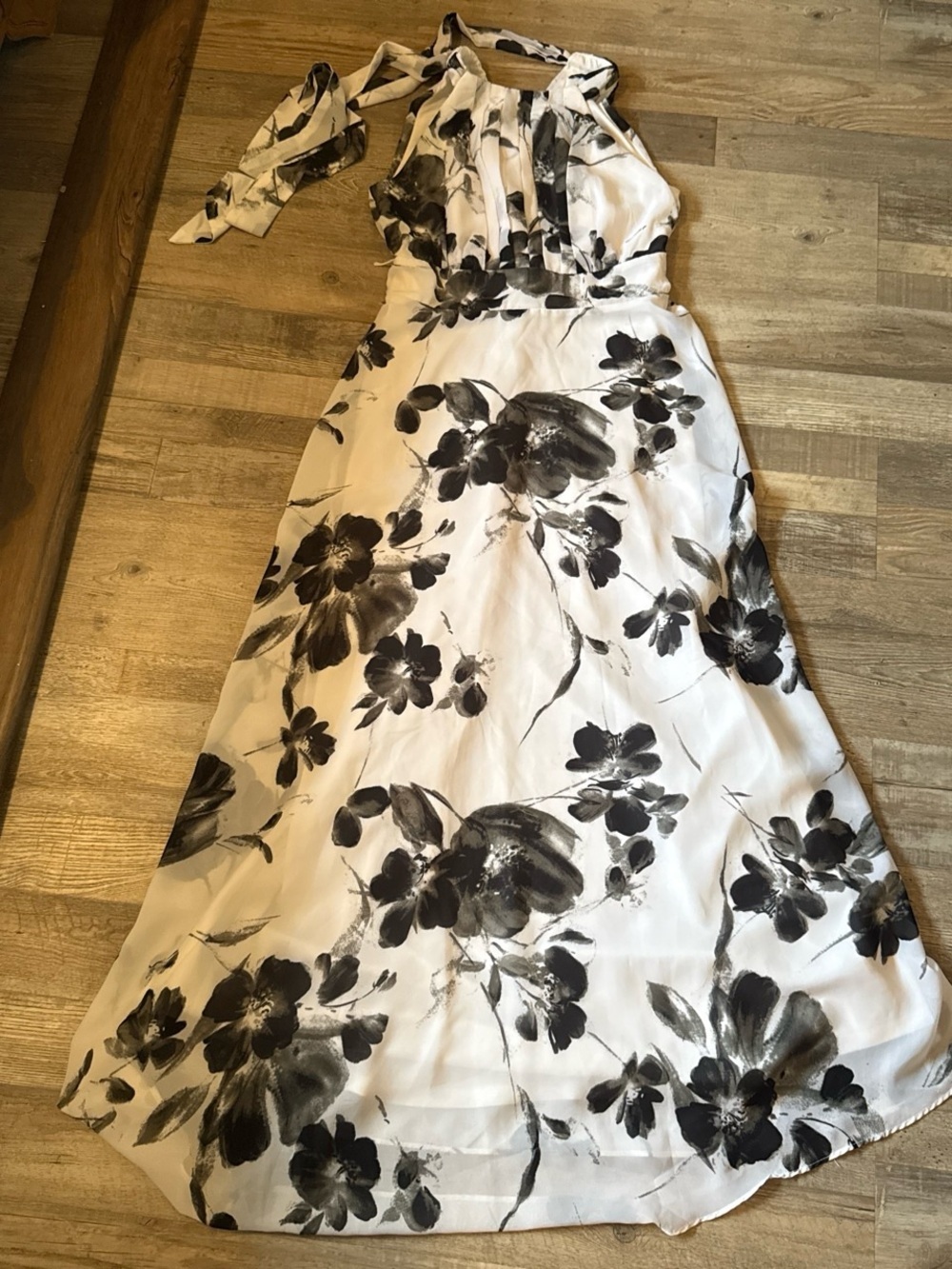 R&K Women’s White Floral Halter Maxi Dress size 4